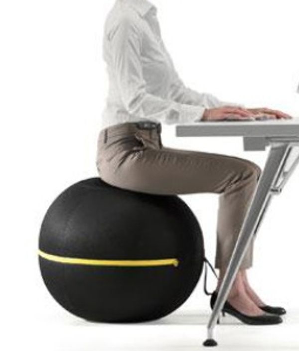 S'asseoir sur un ballon de fitness