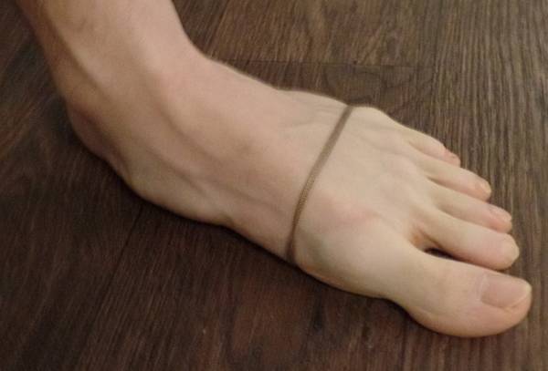 Élastique pour serrer les pieds